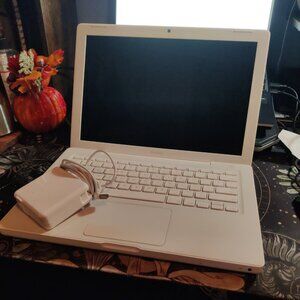 Apple MacBook A1181 13.3" Laptop - MA254LL/A (May, 2006)